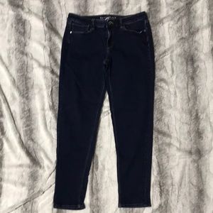 White House Black Market size 6 stretch straight jeans. 27 inch inseam.